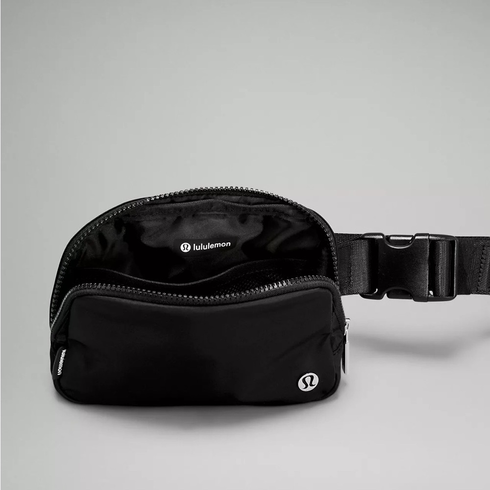 Lululemon Black Everywhere Belt Bag 1L - Picture 3 of 10
